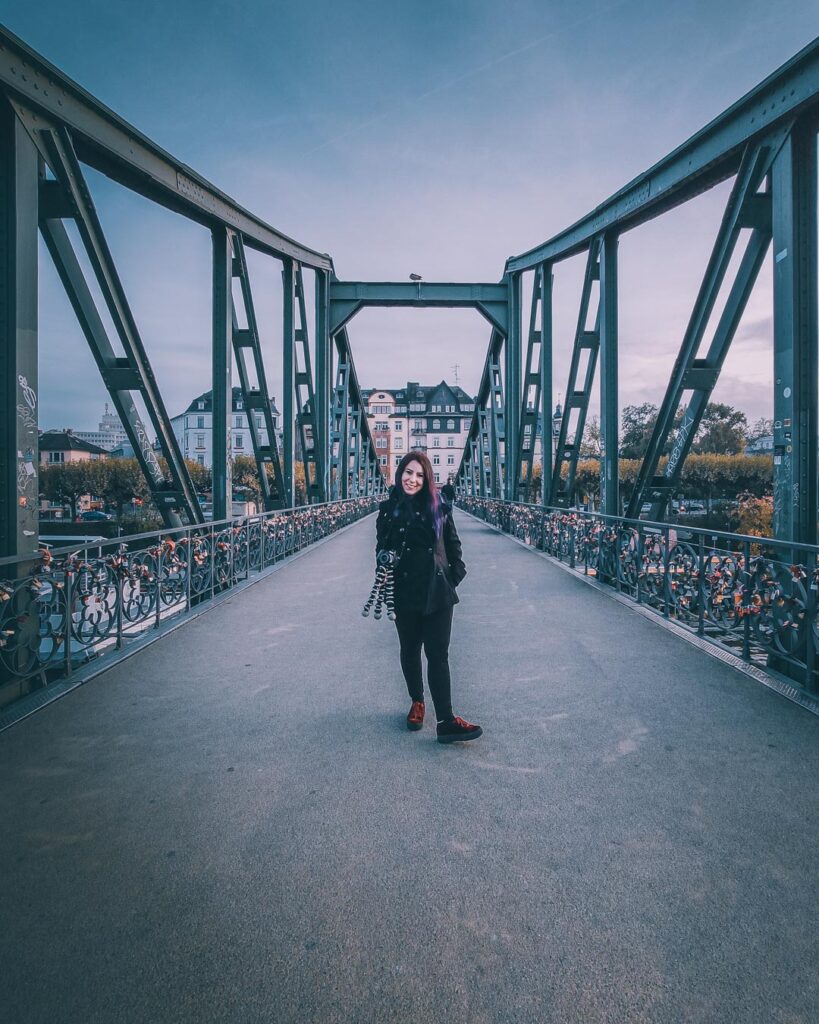 Pontos turísticos de Frankfurt: Ponte de Ferro (Eiserner Steg), corta o Rio Meno