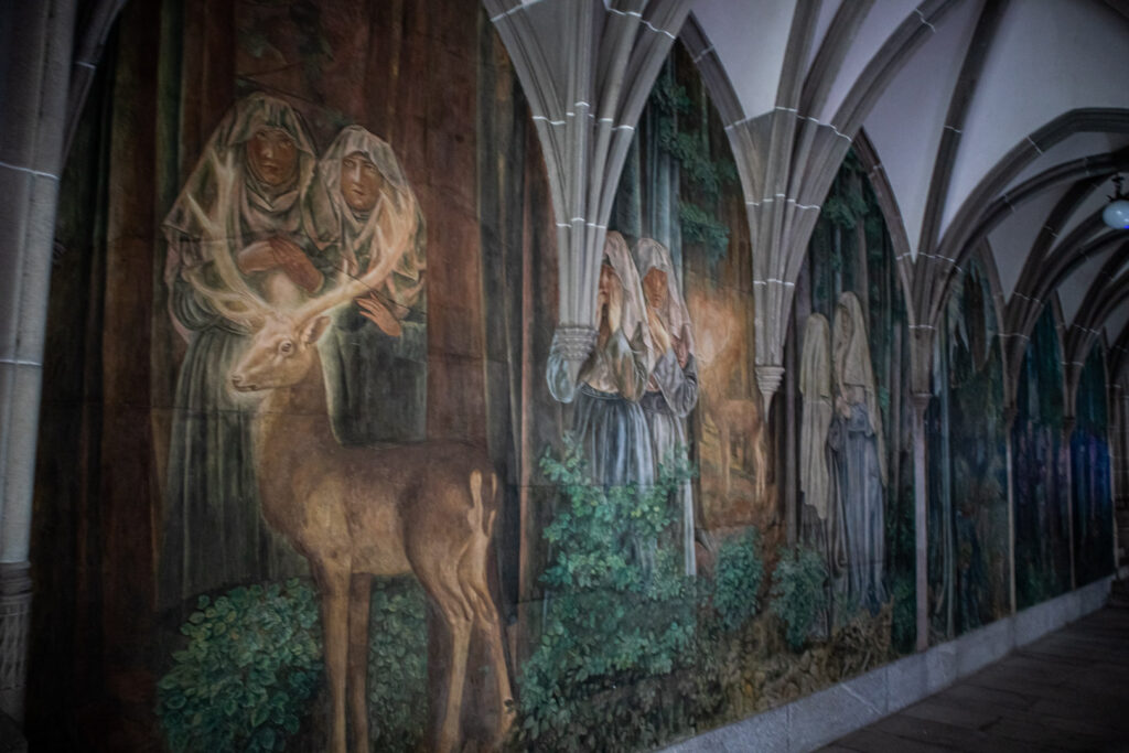 Mural do famoso pintor Paul Bodmer no interior da Igreja Fraumunster, uma das mais conhecidas de Zurique.