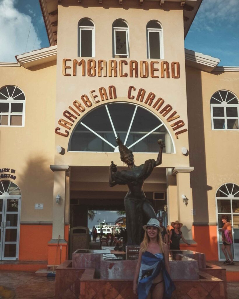 De Cancun para Playa del Carmen, porto do Embarcadero Caribbean Carnaval, de onde sai o catamarã para a ilha