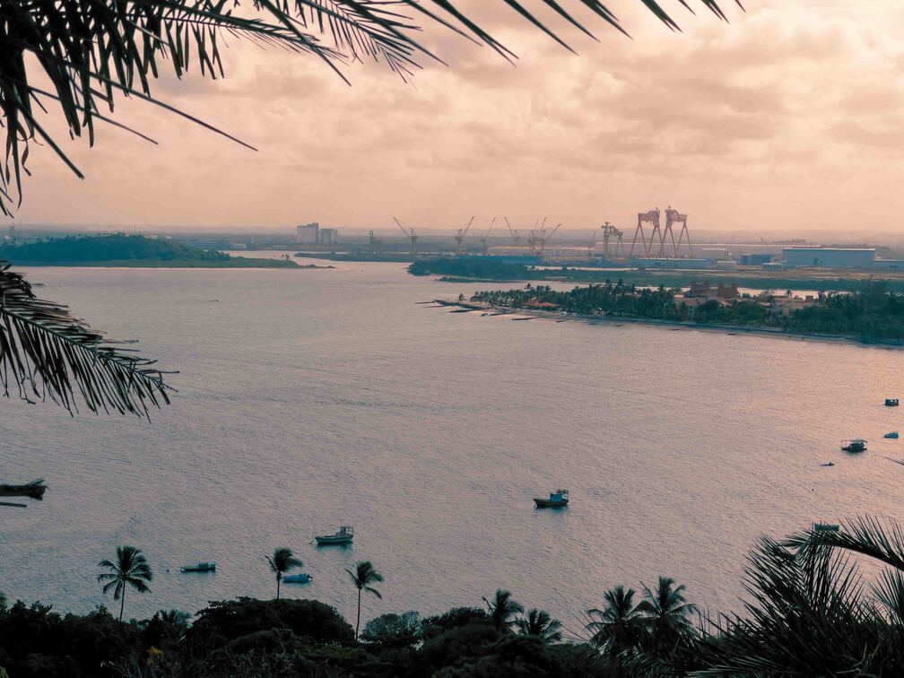 Mirante Paraíso, com a vista para o Porto de Suape, no Litoral de Cabo de Santo Agostinho, em Pernambuco